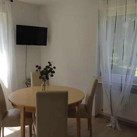 Ferienzimmer Vulkania 民宿 *